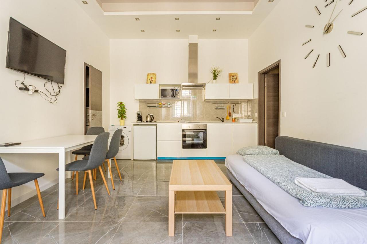 Modernized Condo At Kiraly 51 Budapest Exterior foto